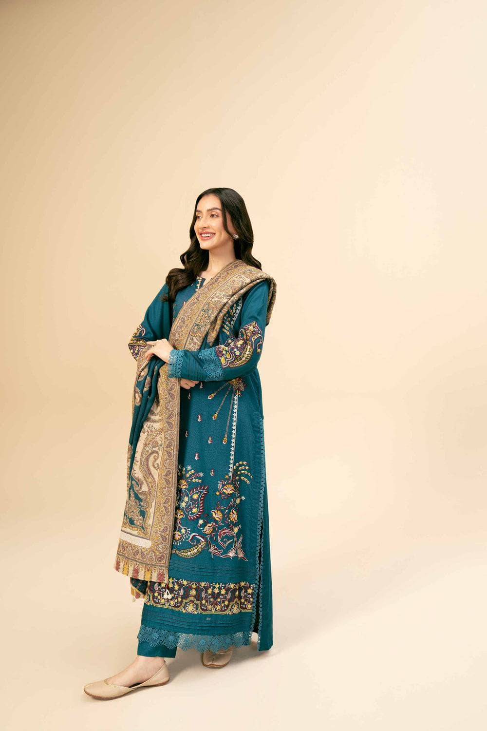 img_nishat_winter_24_awwal_boutique