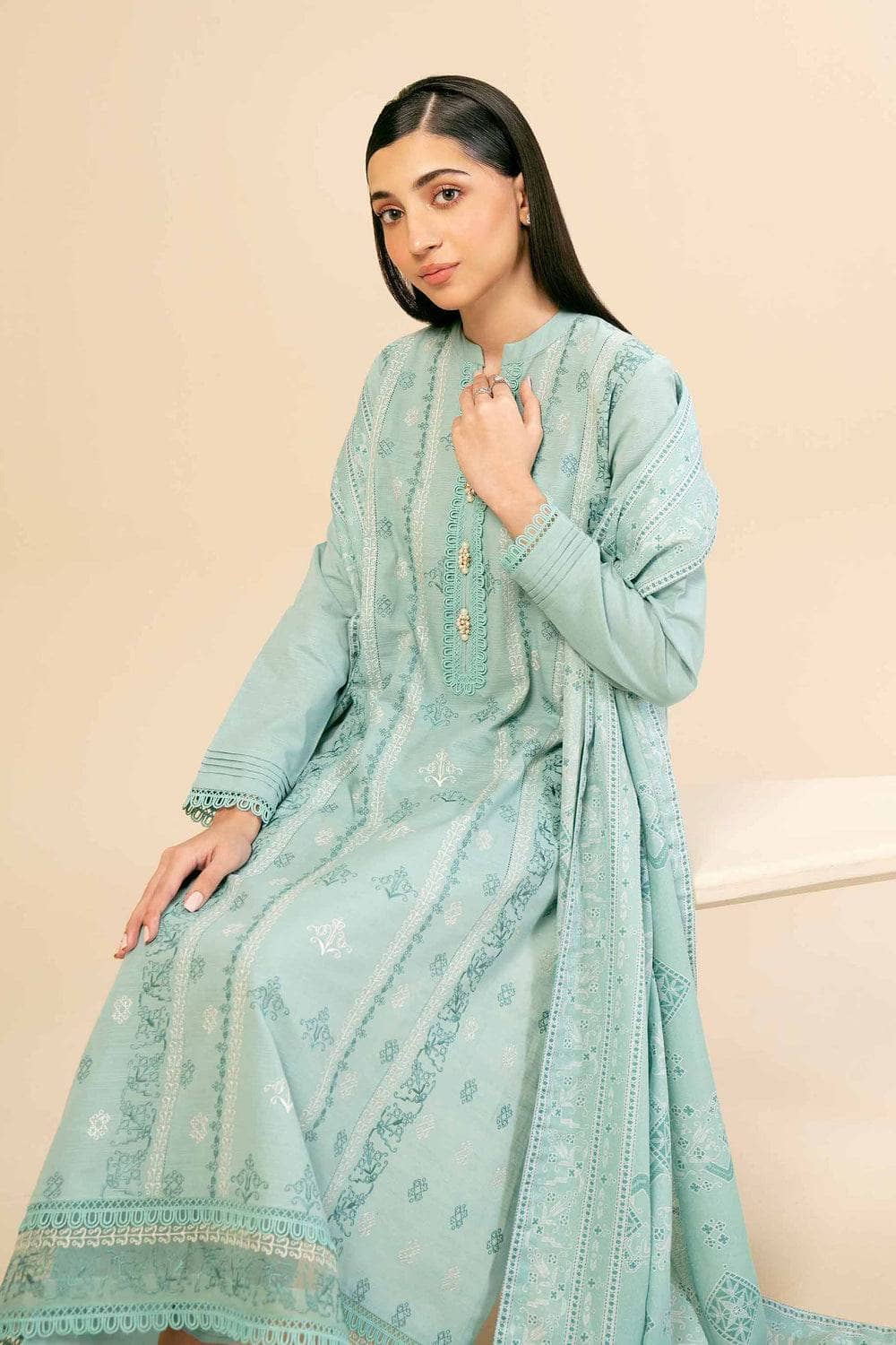img_nishat_winter_24_awwal_boutique