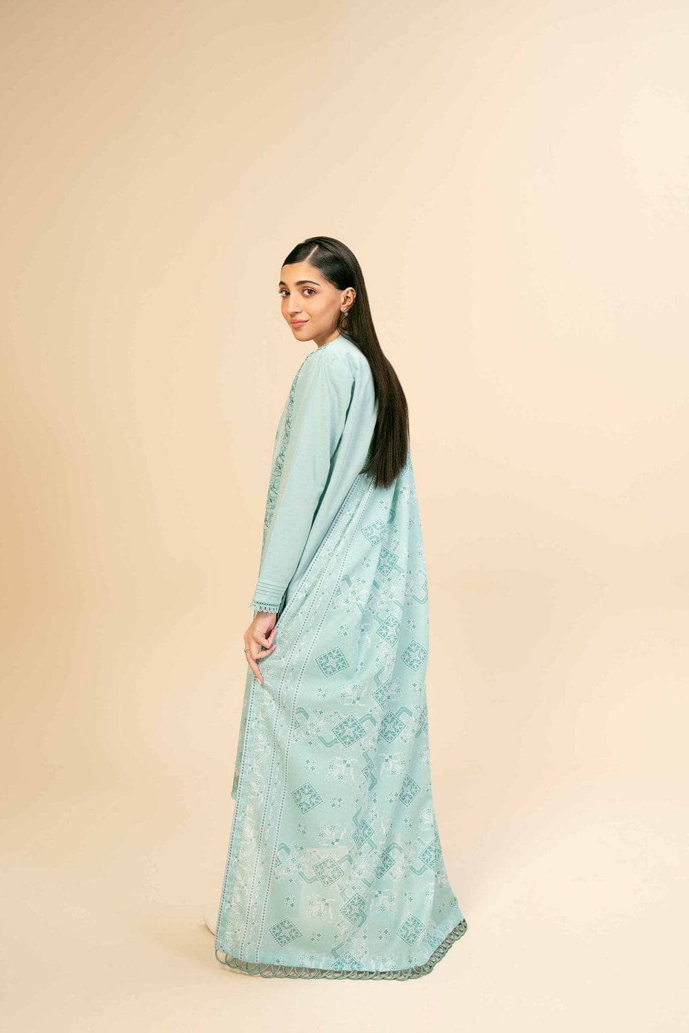 img_nishat_winter_24_awwal_boutique