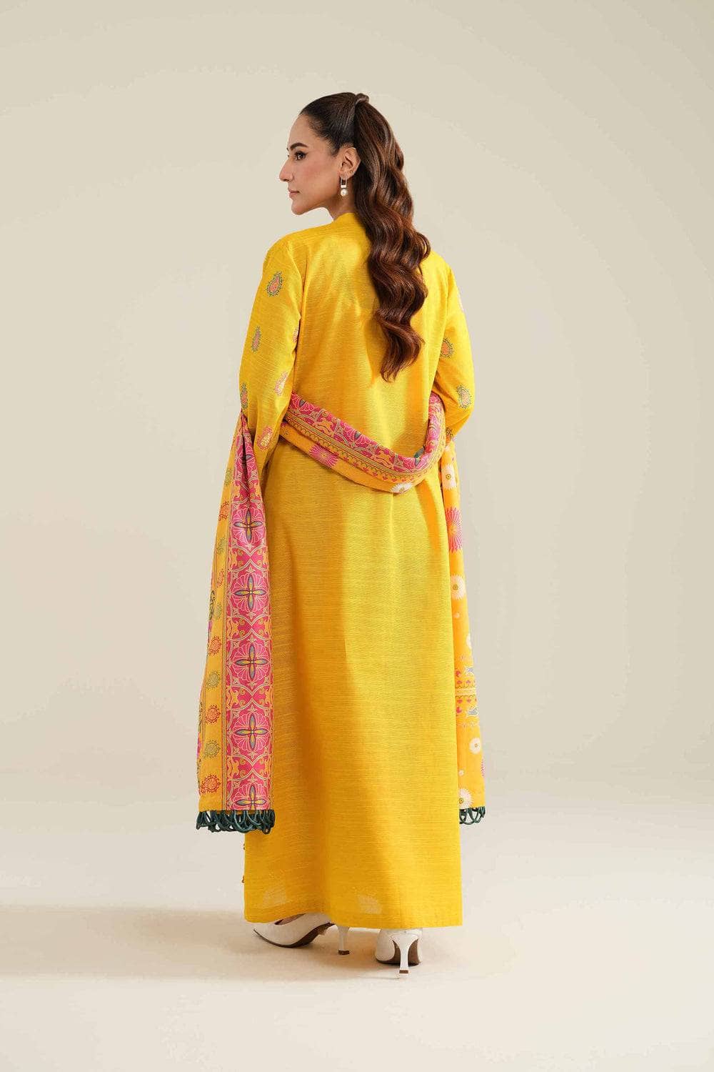 img_nishat_winter_24_awwal_boutique