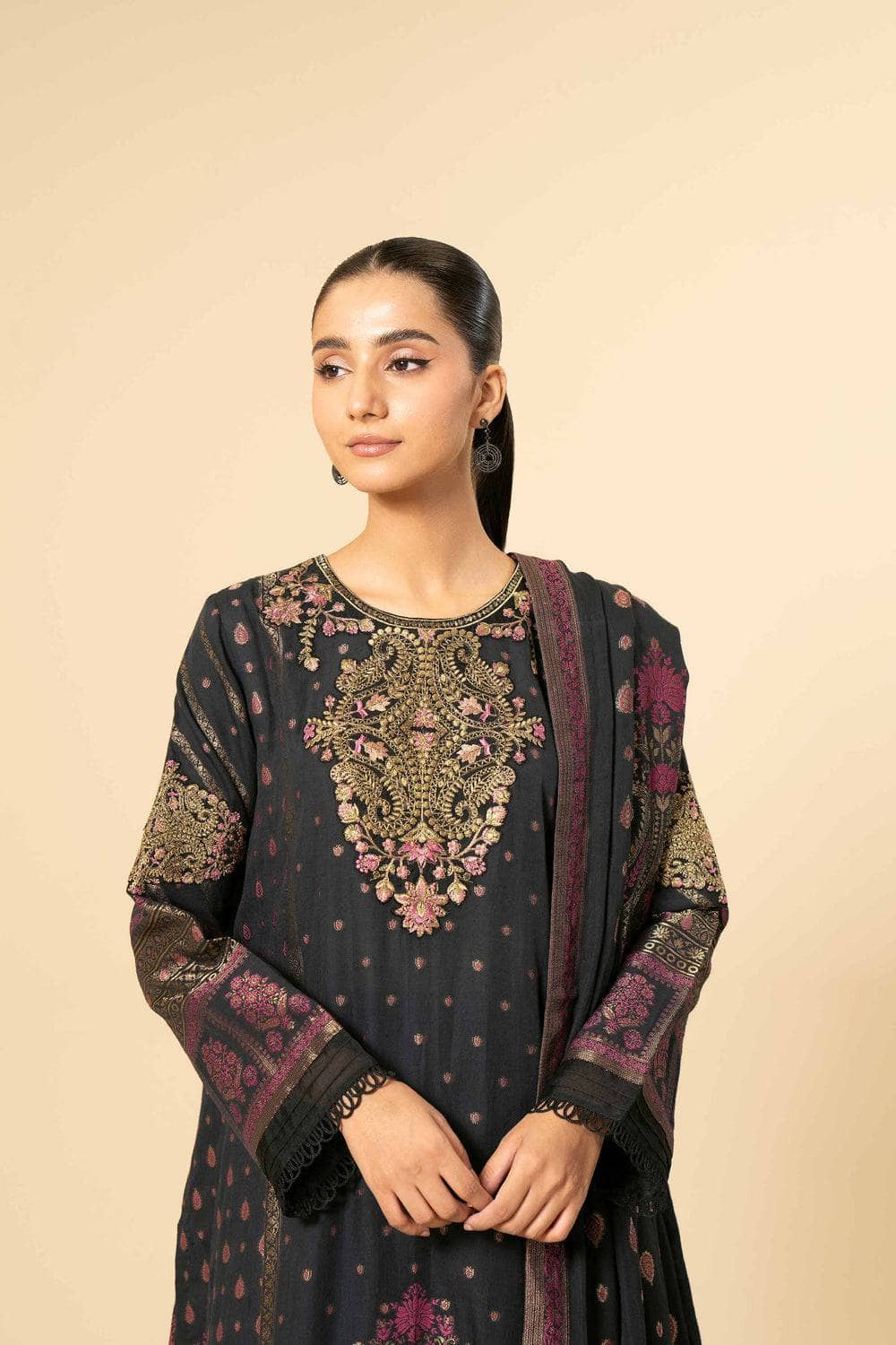 img_nishat_winter_24_awwal_boutique