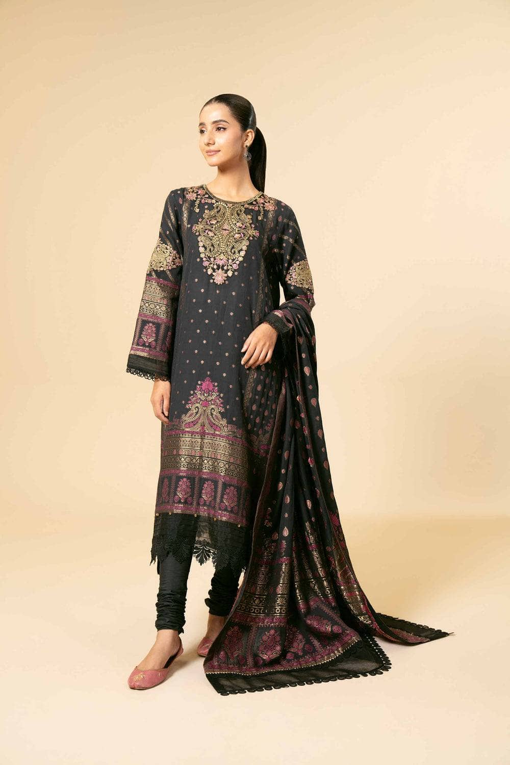 img_nishat_winter_24_awwal_boutique