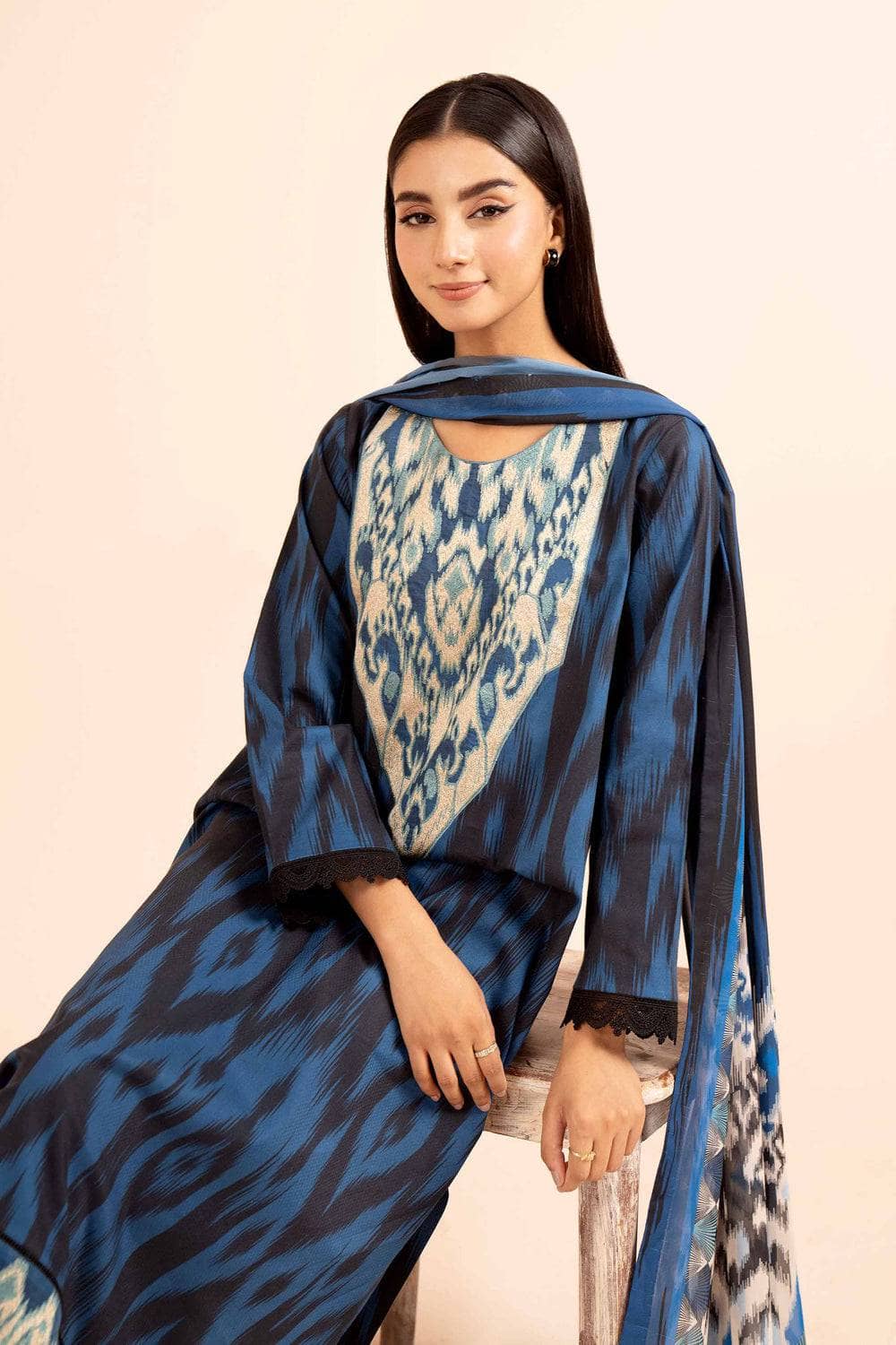 img_nishat_winter_24_awwal_boutique