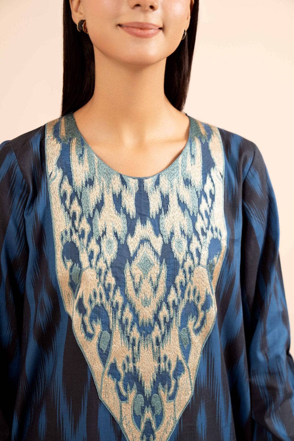 img_nishat_winter_24_awwal_boutique