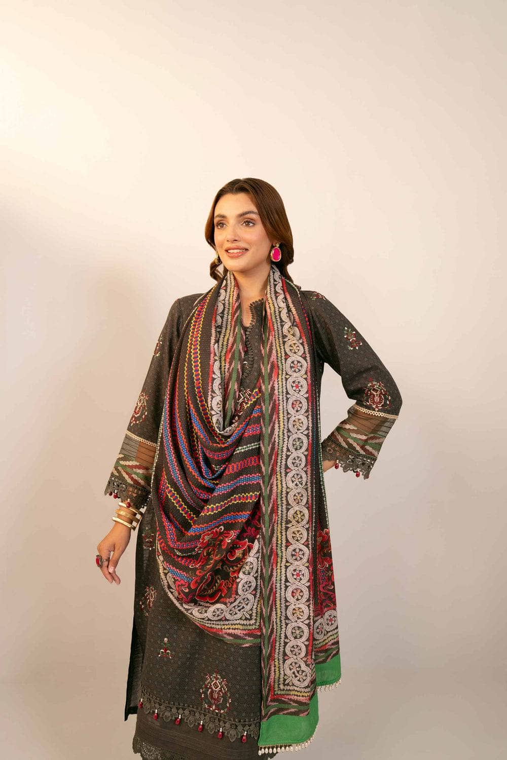 img_nishat_winter_24_awwal_boutique