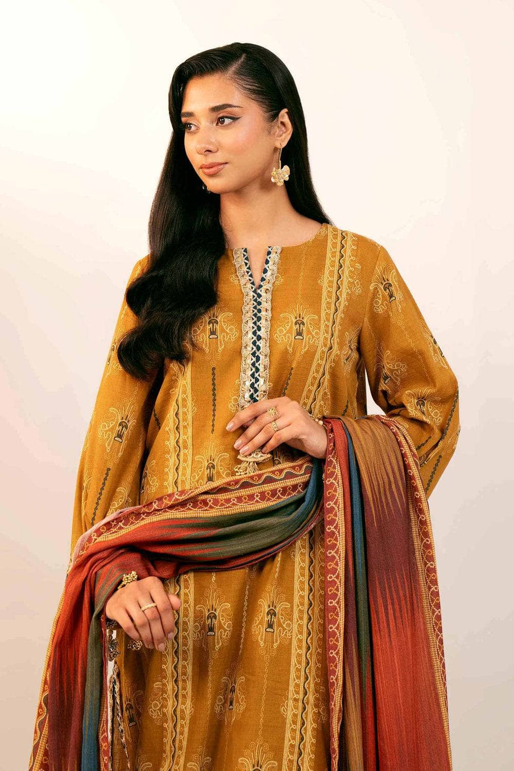 img_nishat_winter_24_awwal_boutique