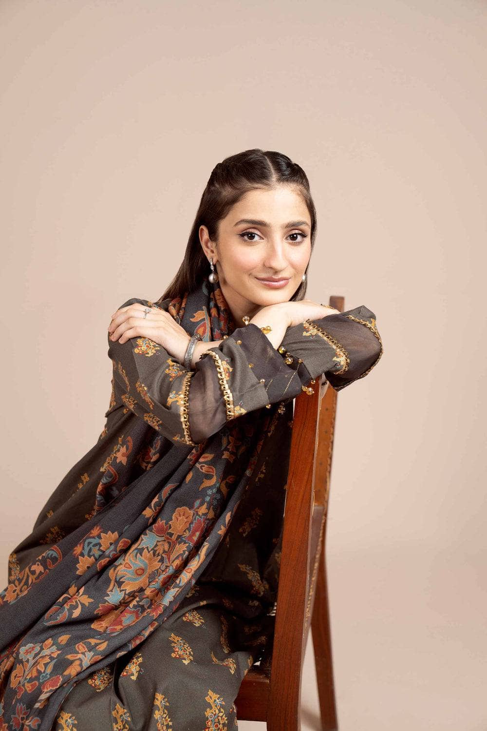 img_nishat_winter_24_awwal_boutique