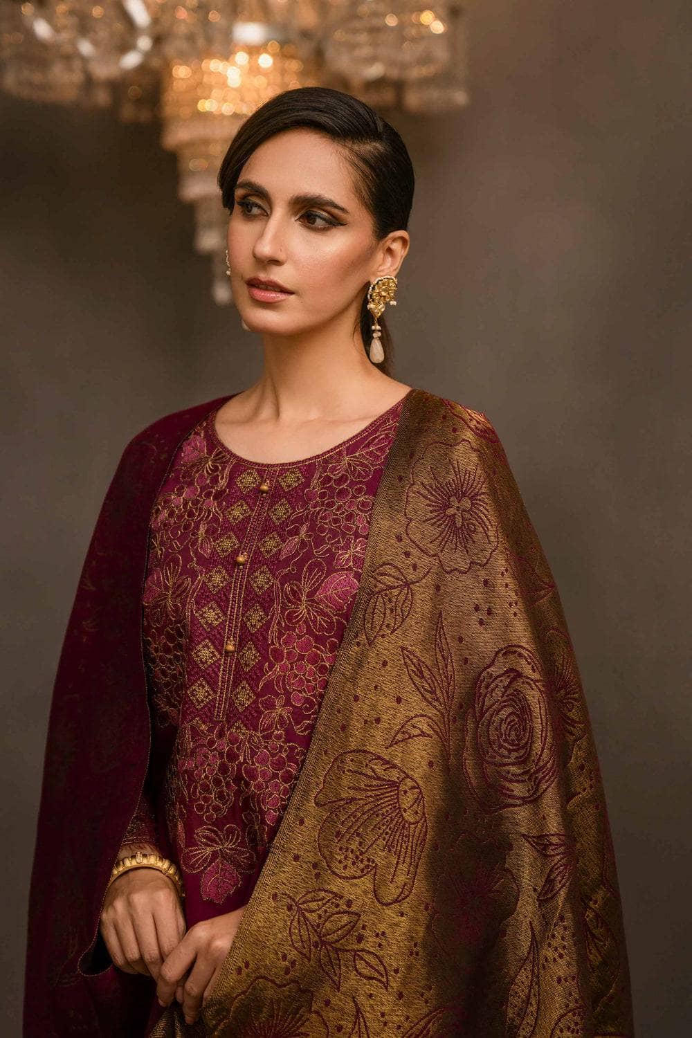 img_nishat_winter_23_awwal_boutique