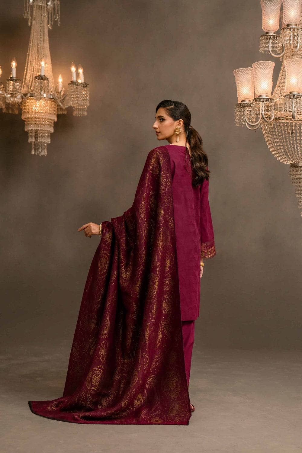 img_nishat_winter_23_awwal_boutique