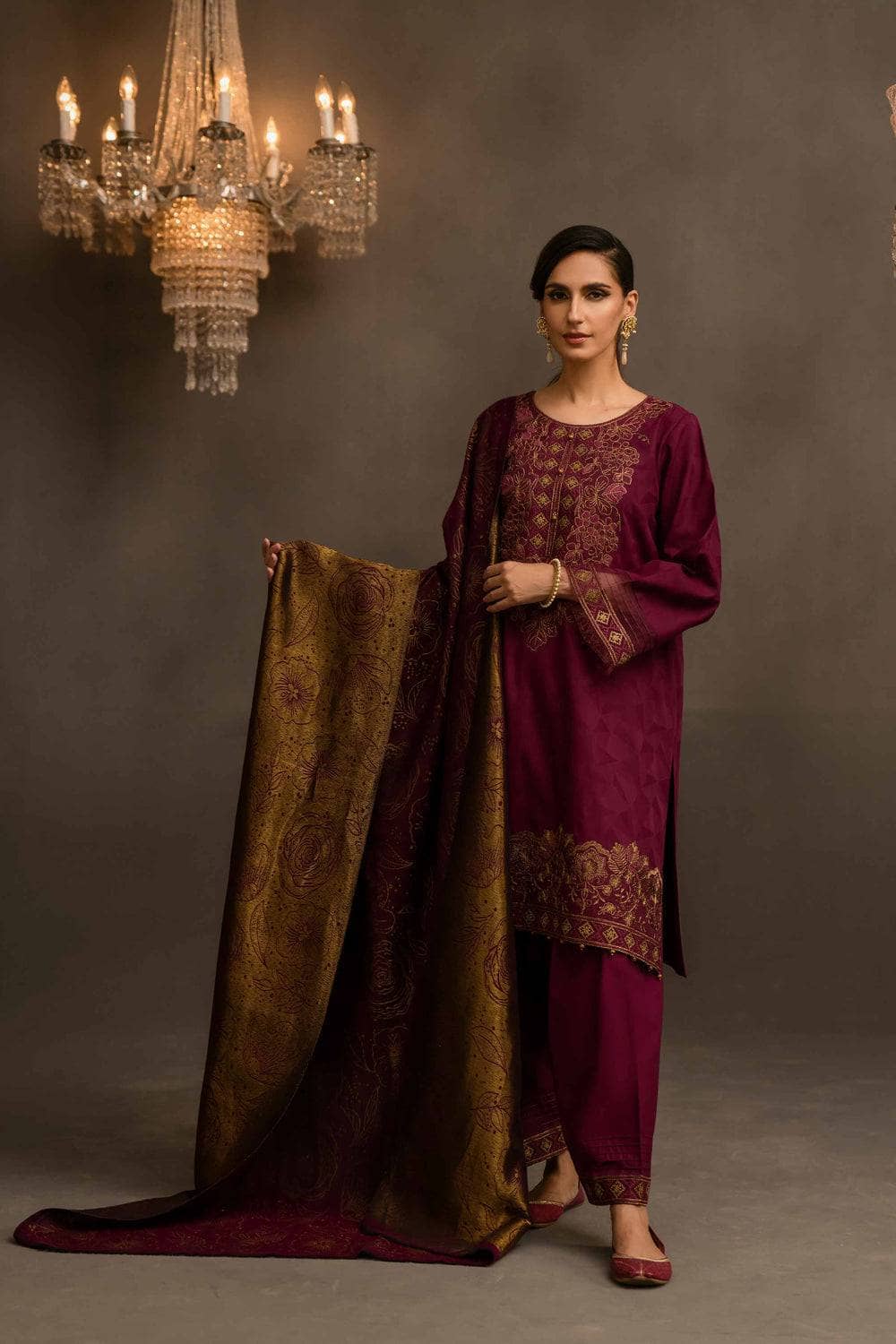 img_nishat_winter_23_awwal_boutique
