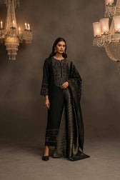 img_nishat_winter_23_awwal_boutique