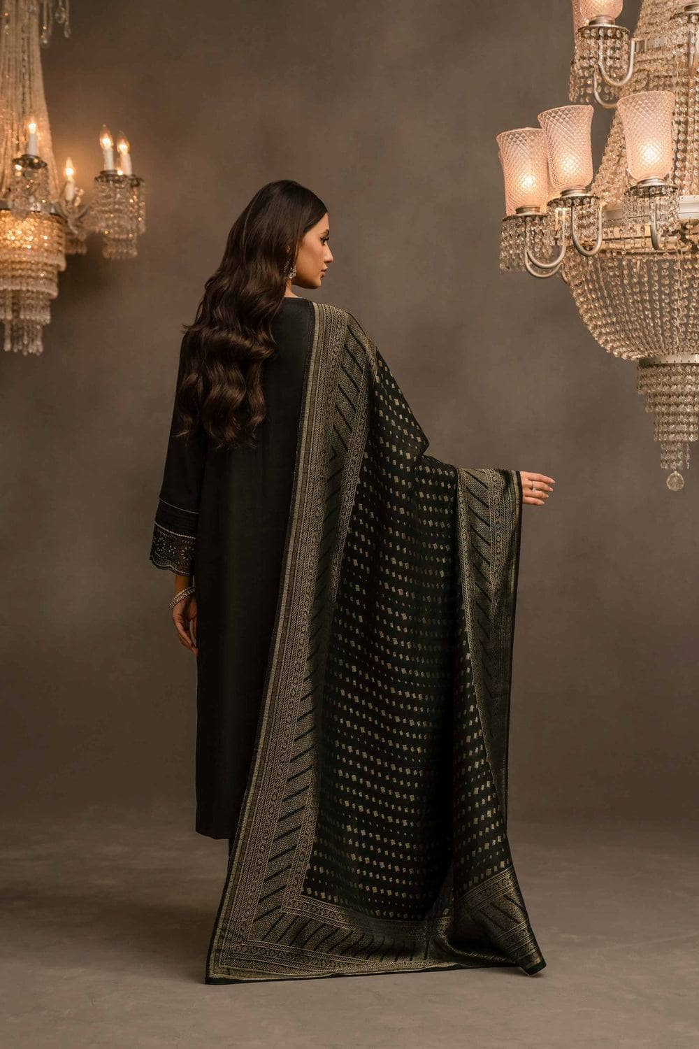 img_nishat_winter_23_awwal_boutique