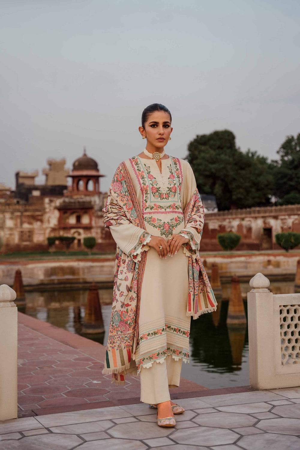 img_nishat_winter_23_awwal_boutique
