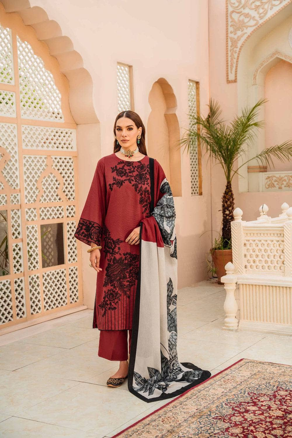 img_nishat_winter_23_awwal_boutique