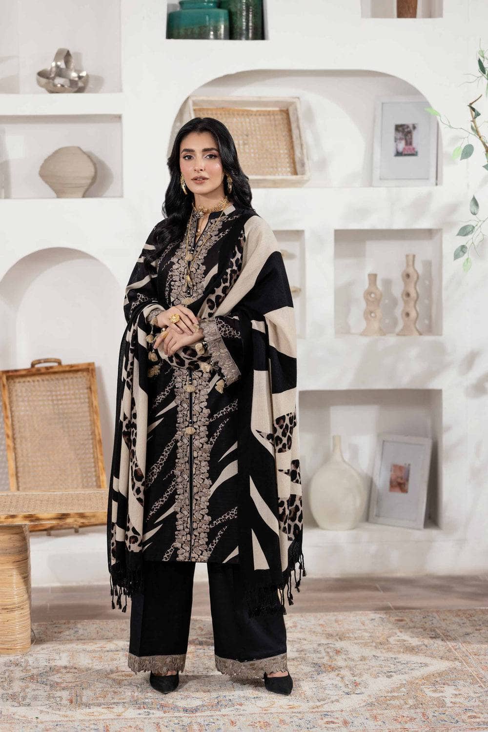 img_nishat_winter_23_awwal_boutique