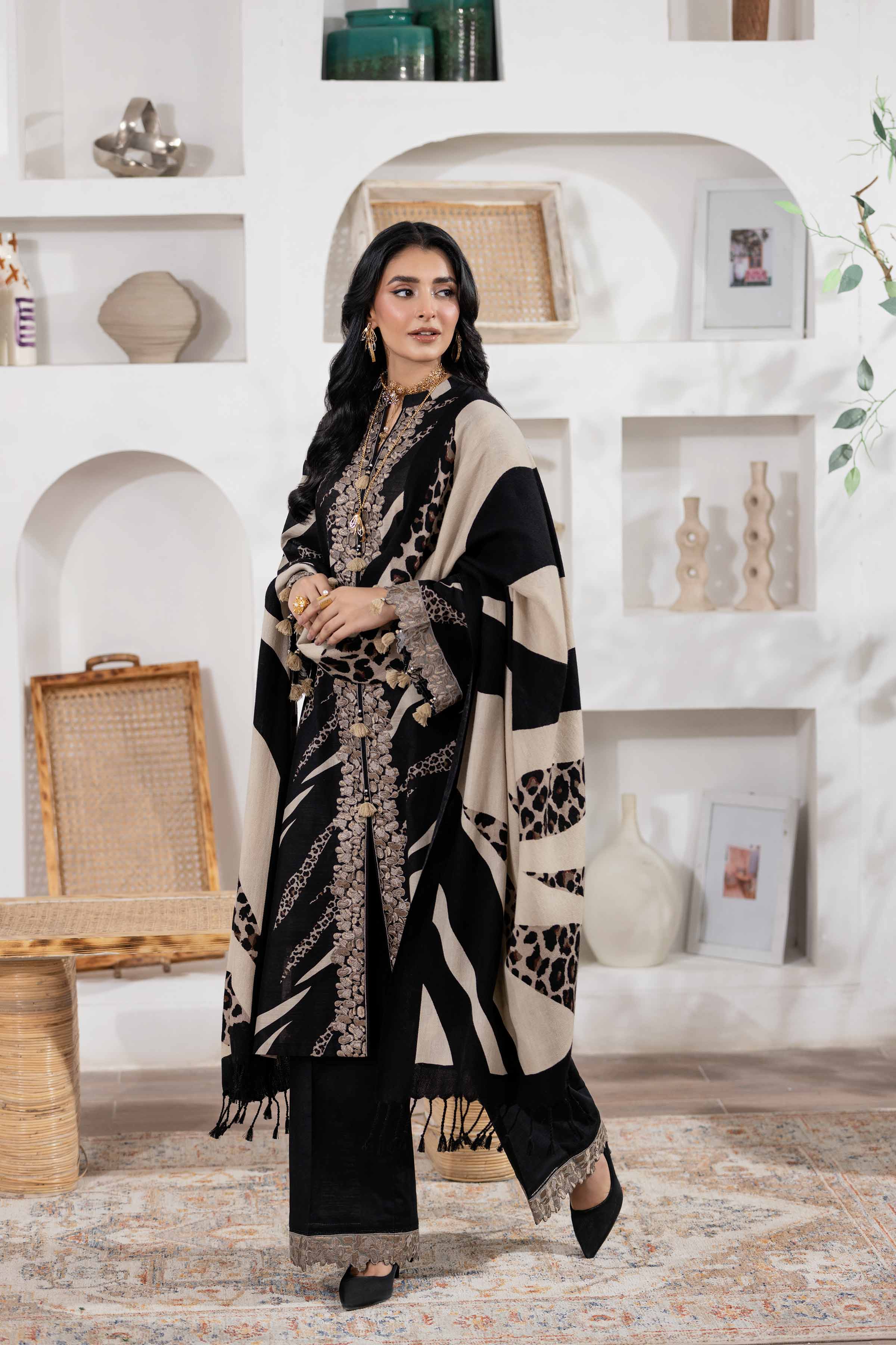 img_nishat_winter_23_awwal_boutique