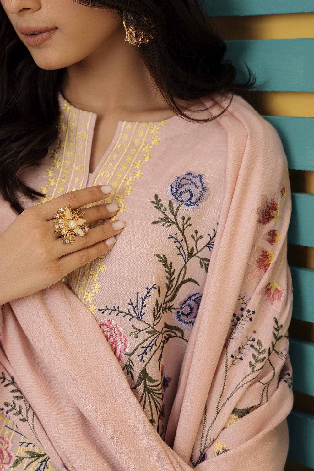 img_nishat_winter_23_awwal_boutique