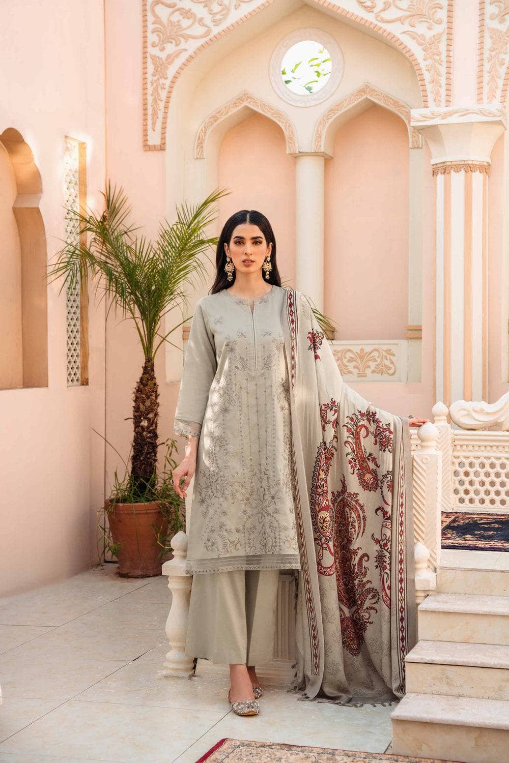 img_nishat_winter_23_awwal_boutique