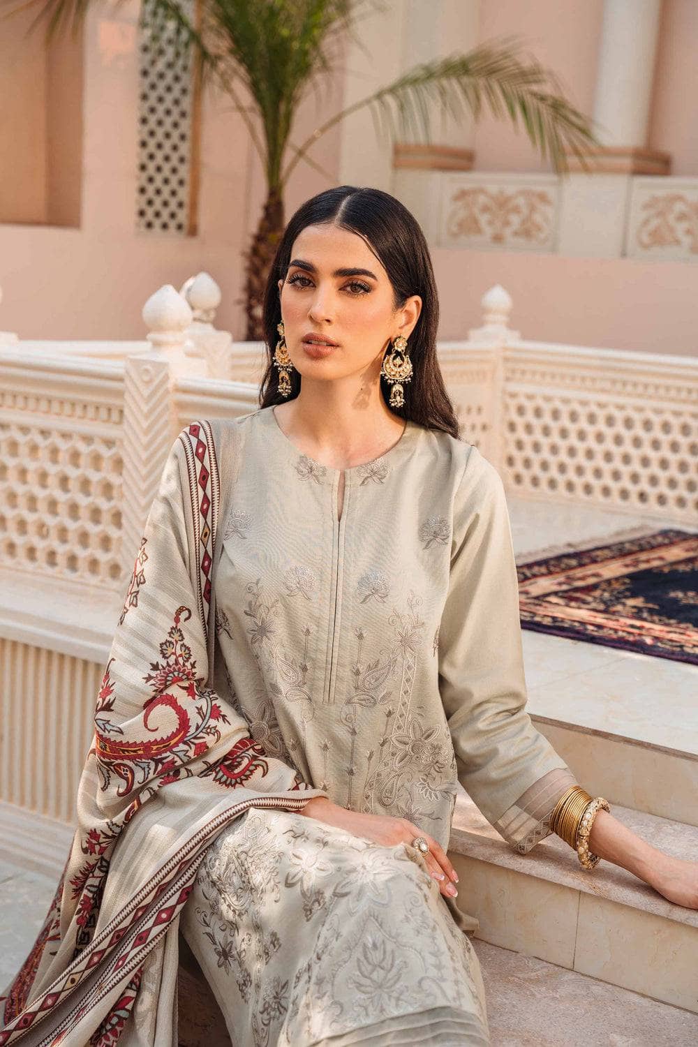 img_nishat_winter_23_awwal_boutique