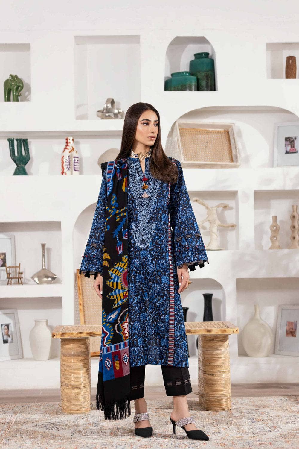 img_nishat_winter_23_awwal_boutique