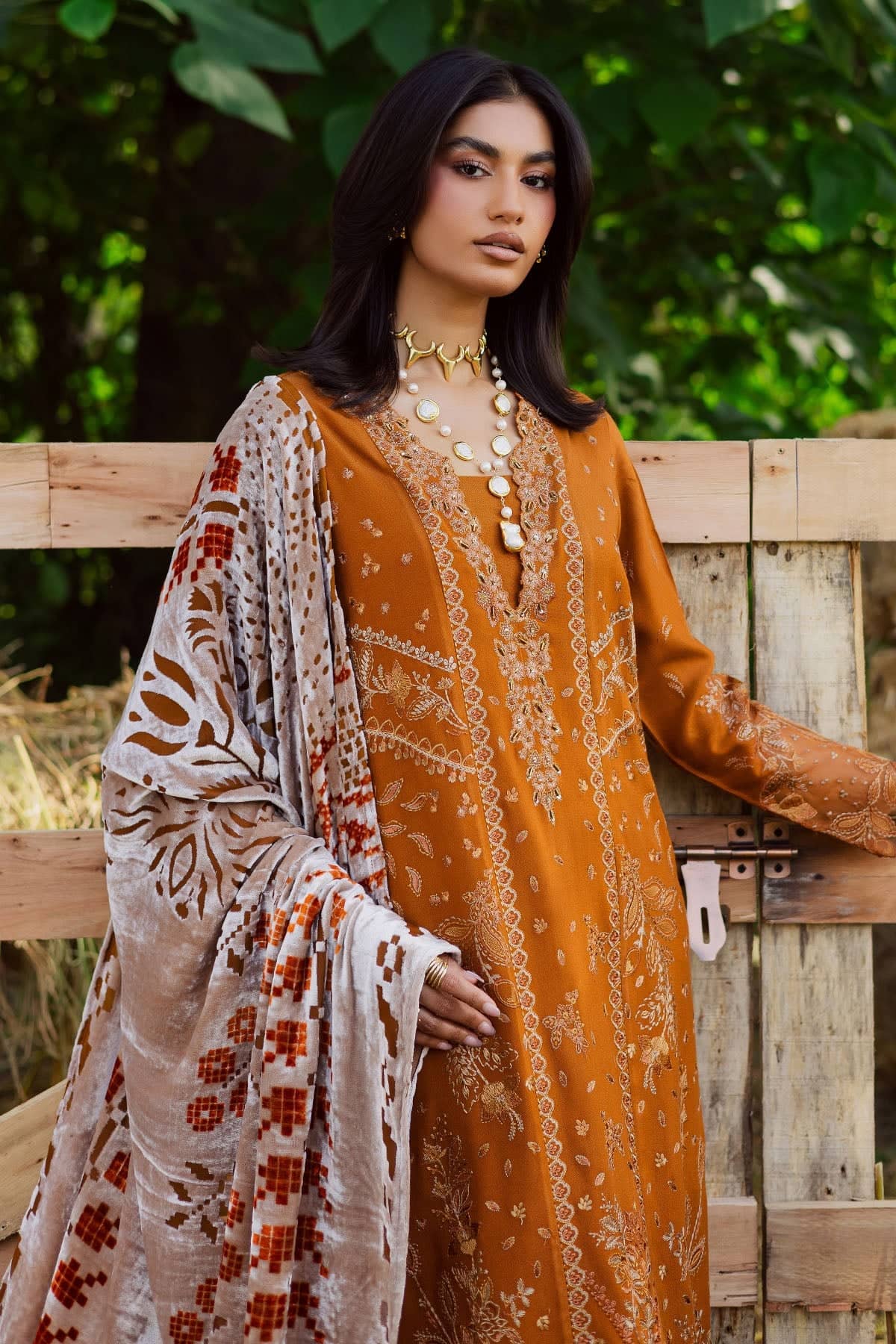 Nureh Exclusive Shawl Collection Winter Pakistani Suits Nureh Exclusive Velvet Palachi Shawl/NE 188