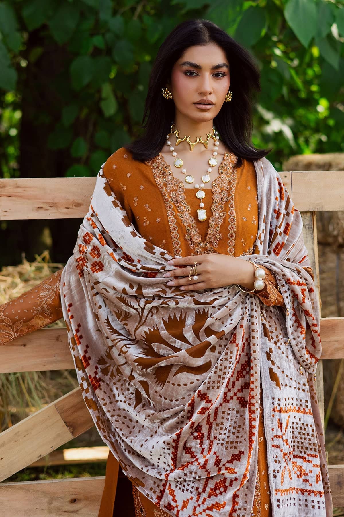 Nureh Exclusive Shawl Collection Winter Pakistani Suits Nureh Exclusive Velvet Palachi Shawl/NE 188