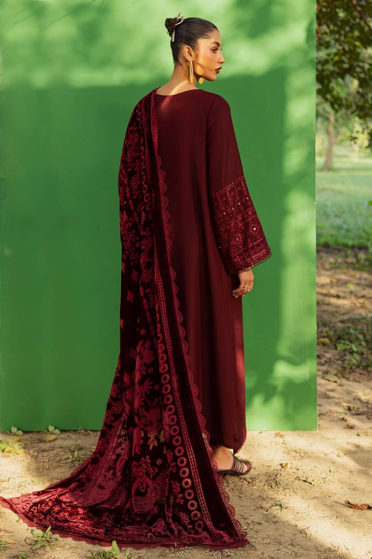 Nureh Exclusive Shawl Collection Winter Pakistani Suits Nureh Exclusive Velvet Palachi Shawl/NE 189
