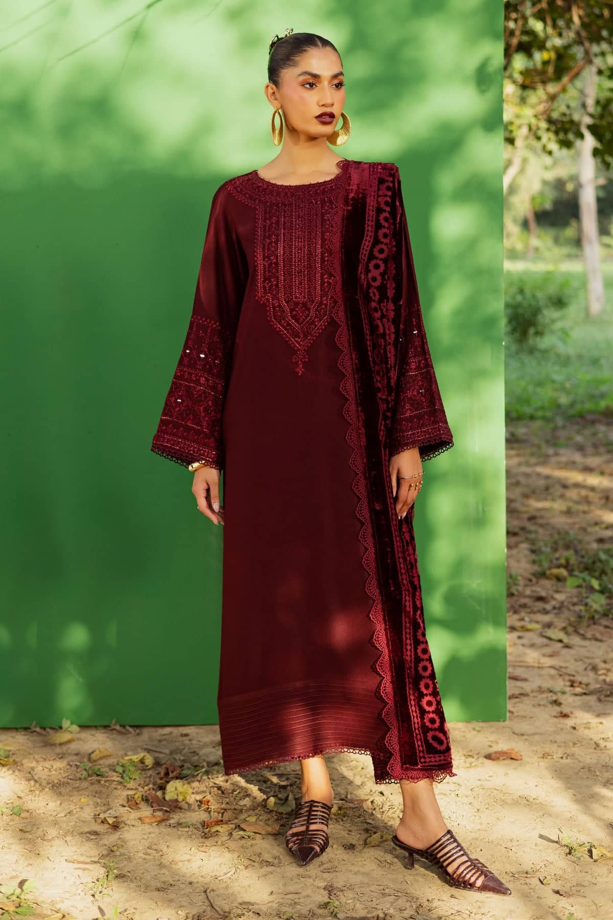 Nureh Exclusive Shawl Collection Winter Pakistani Suits Nureh Exclusive Velvet Palachi Shawl/NE 189