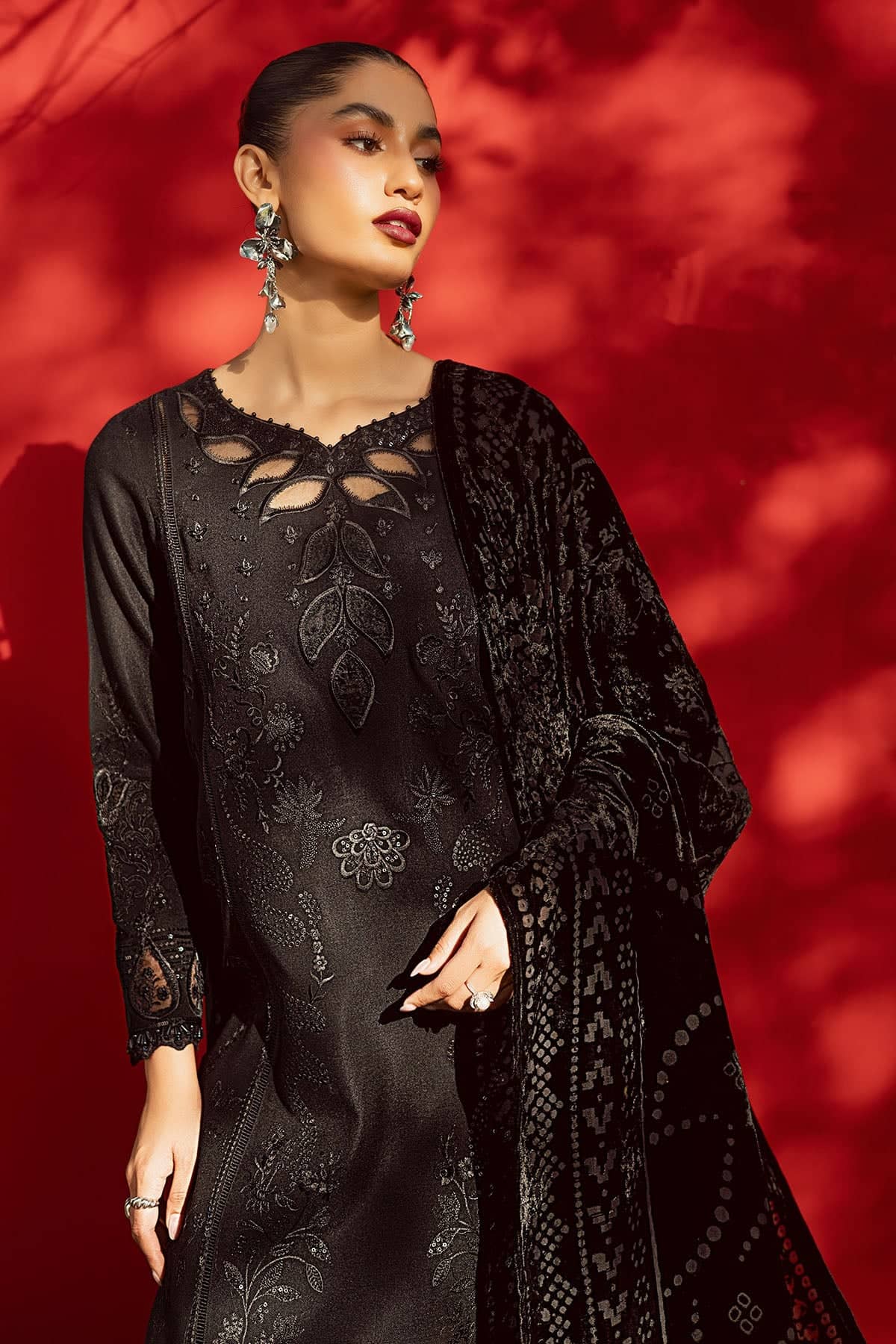 Nureh Exclusive Shawl Collection Winter Pakistani Suits Nureh Exclusive Velvet Palachi Shawl/NE 191