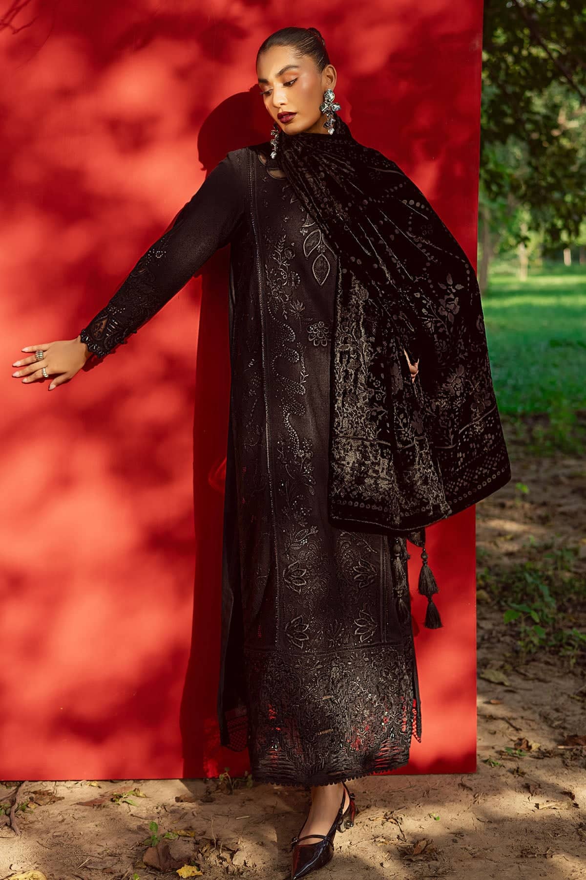 Nureh Exclusive Shawl Collection Winter Pakistani Suits Nureh Exclusive Velvet Palachi Shawl/NE 191