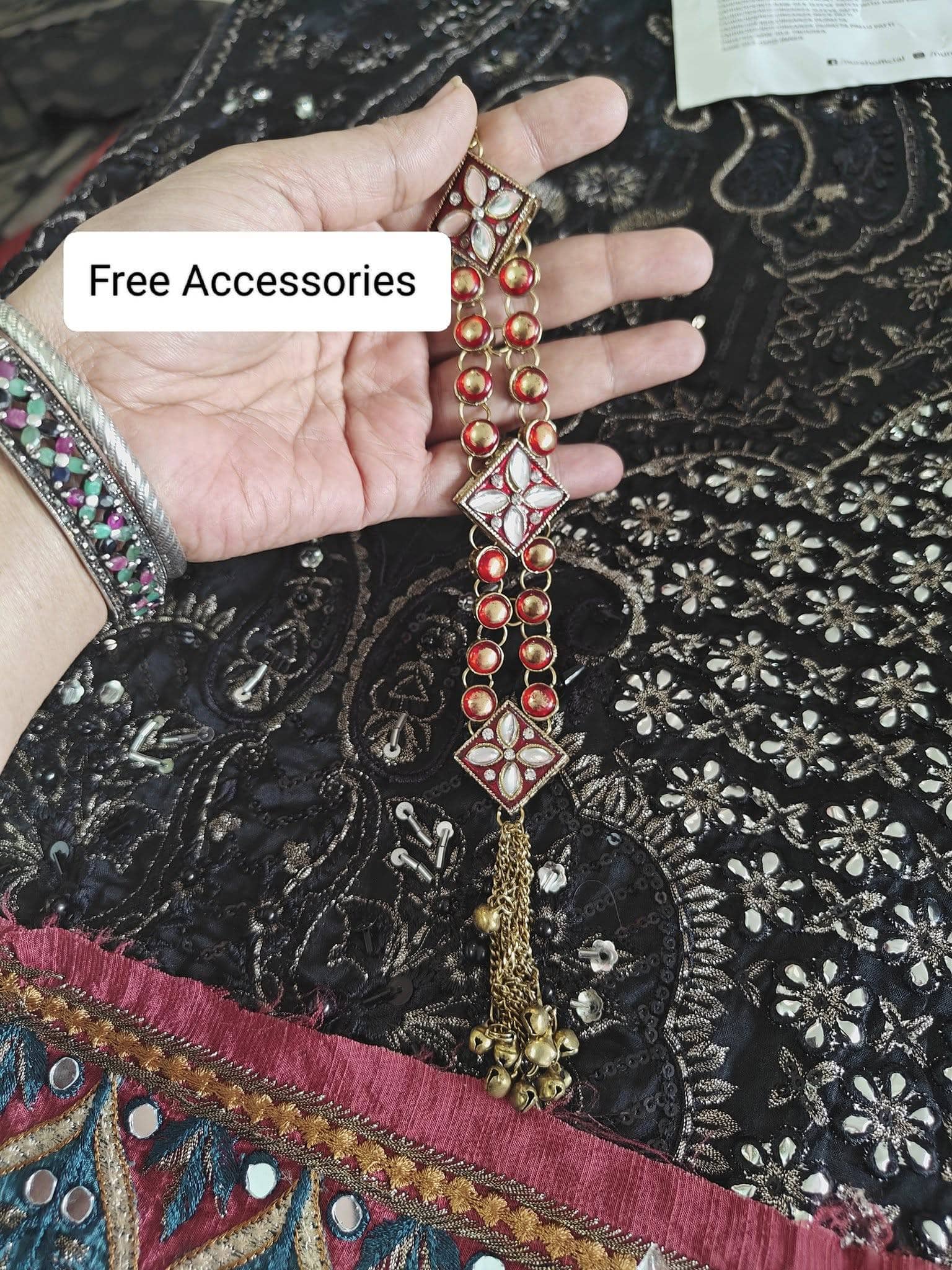 img_open_pic_nurehjhoomro_awwal_boutique