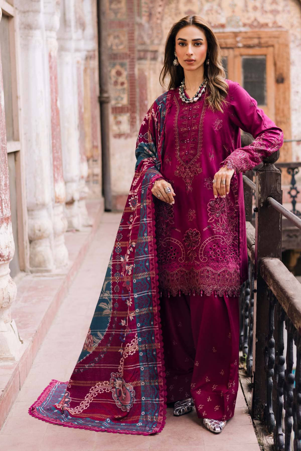 Nureh Maya Linen 25/NW 100
