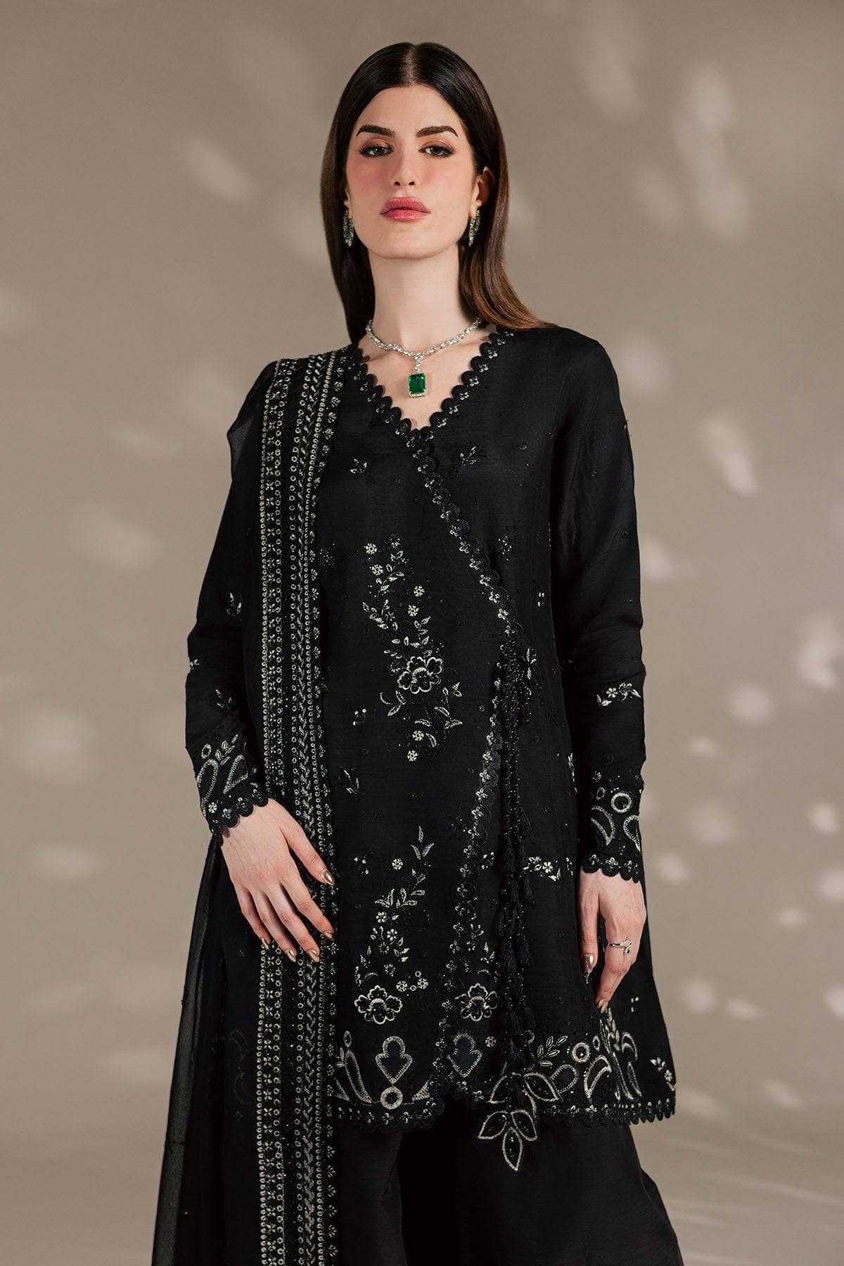 img_nureh_silk_awwal_boutique