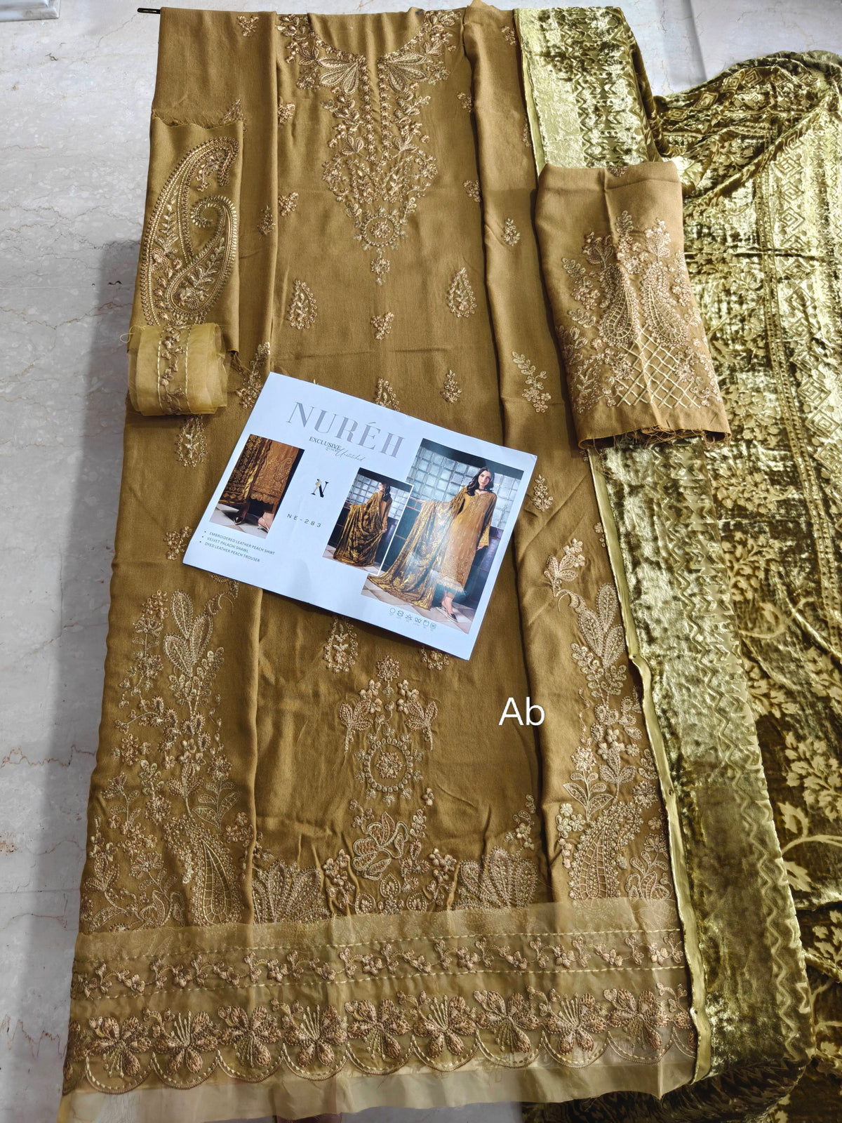 img_nureh_exclusives_velvet_palachi_shawl_awwal_boutique