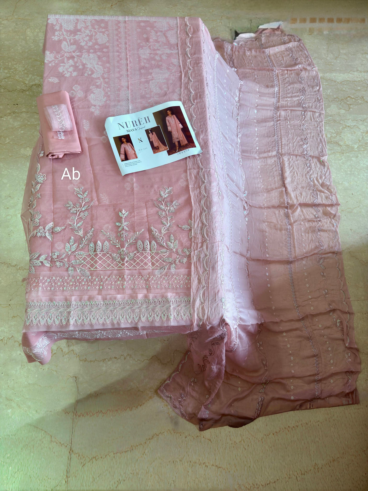 img_nureh_maya_jacquard_awwal_boutique