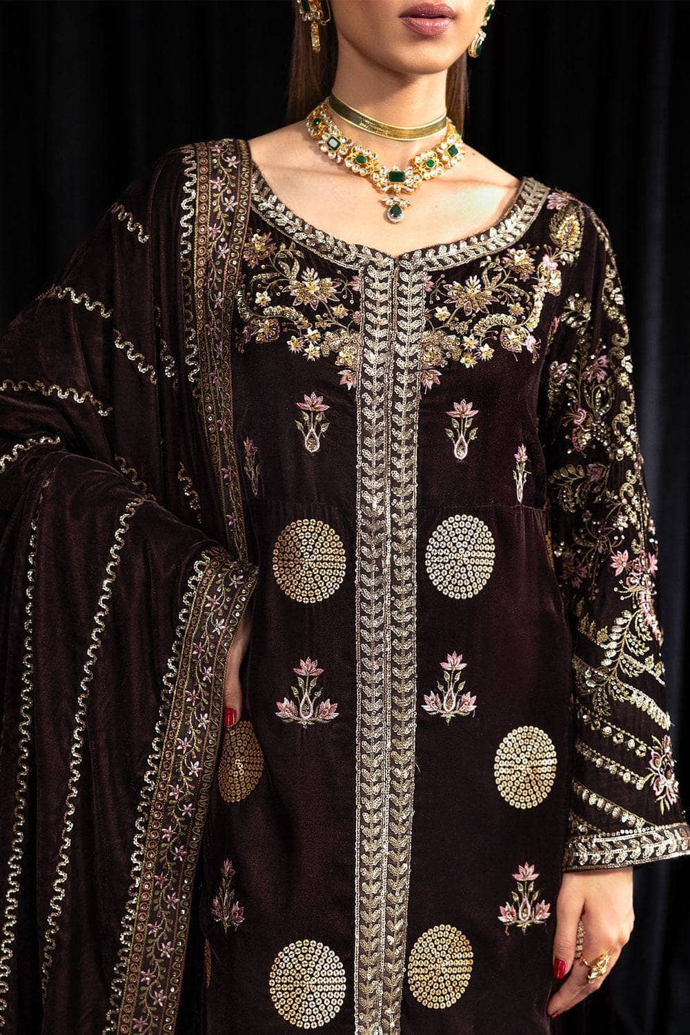 img_nureh_maya_velvet_awwal_boutique