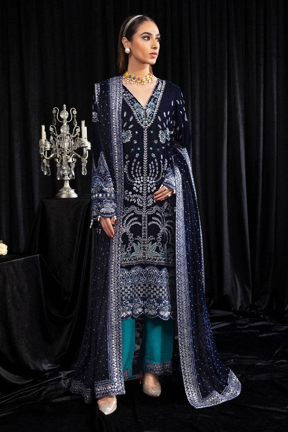 img_nureh_maya_velvet_awwal_boutique