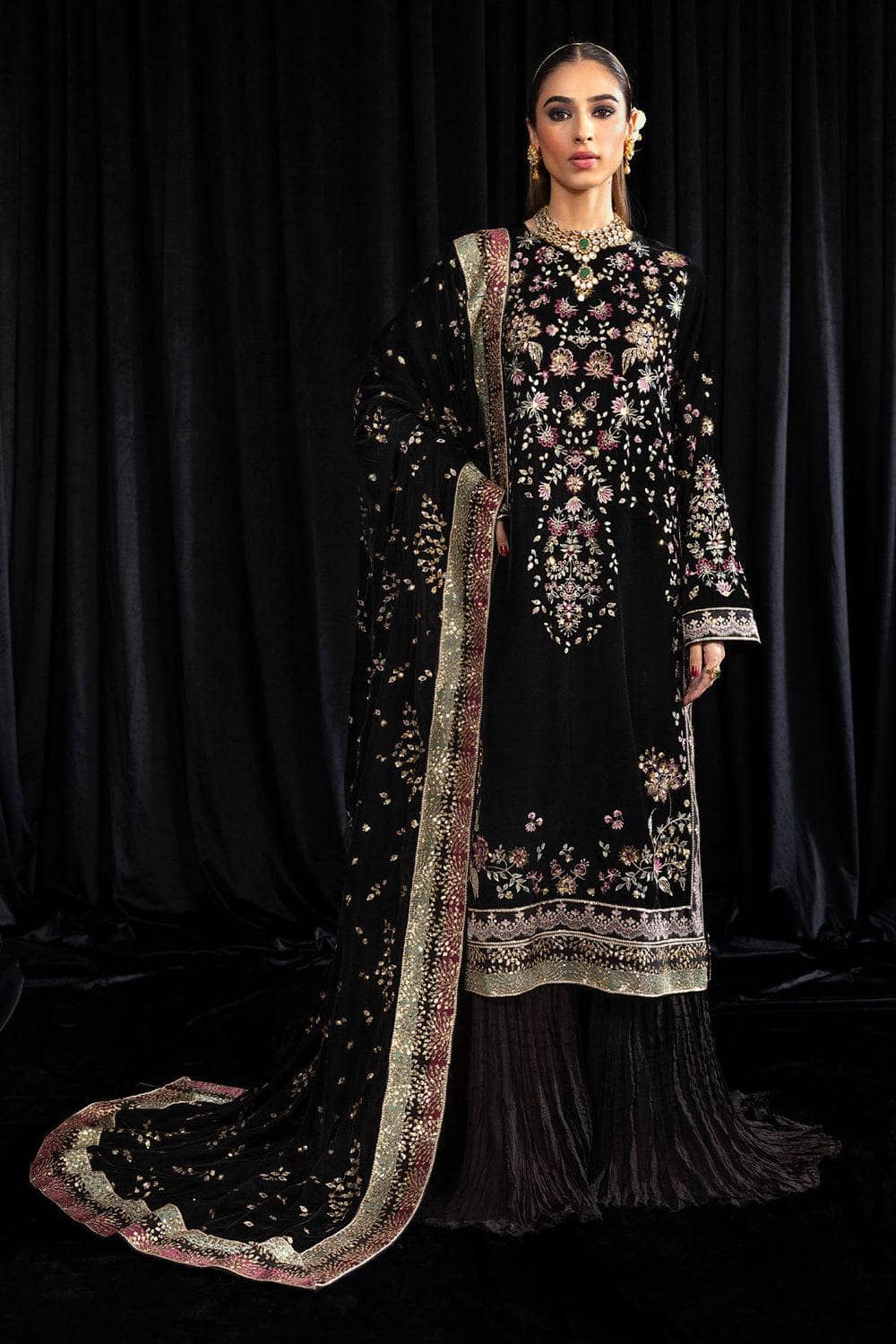 img_nureh_maya_velvet_awwal_boutique