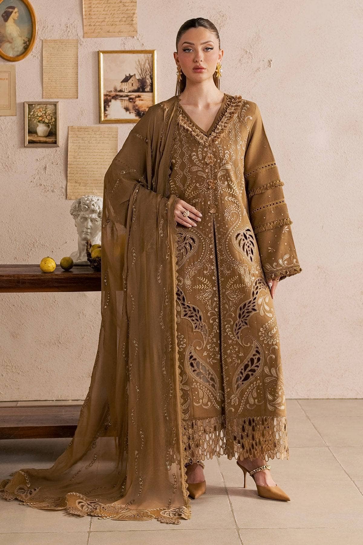 img_nureh_karandi_luxury_winter_formals_awwal_boutique