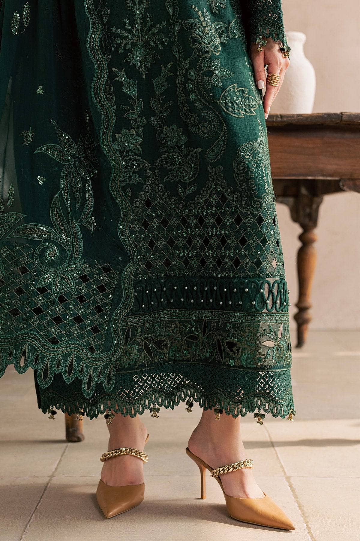 img_nureh_karandi_luxury_winter_formals_awwal_boutique