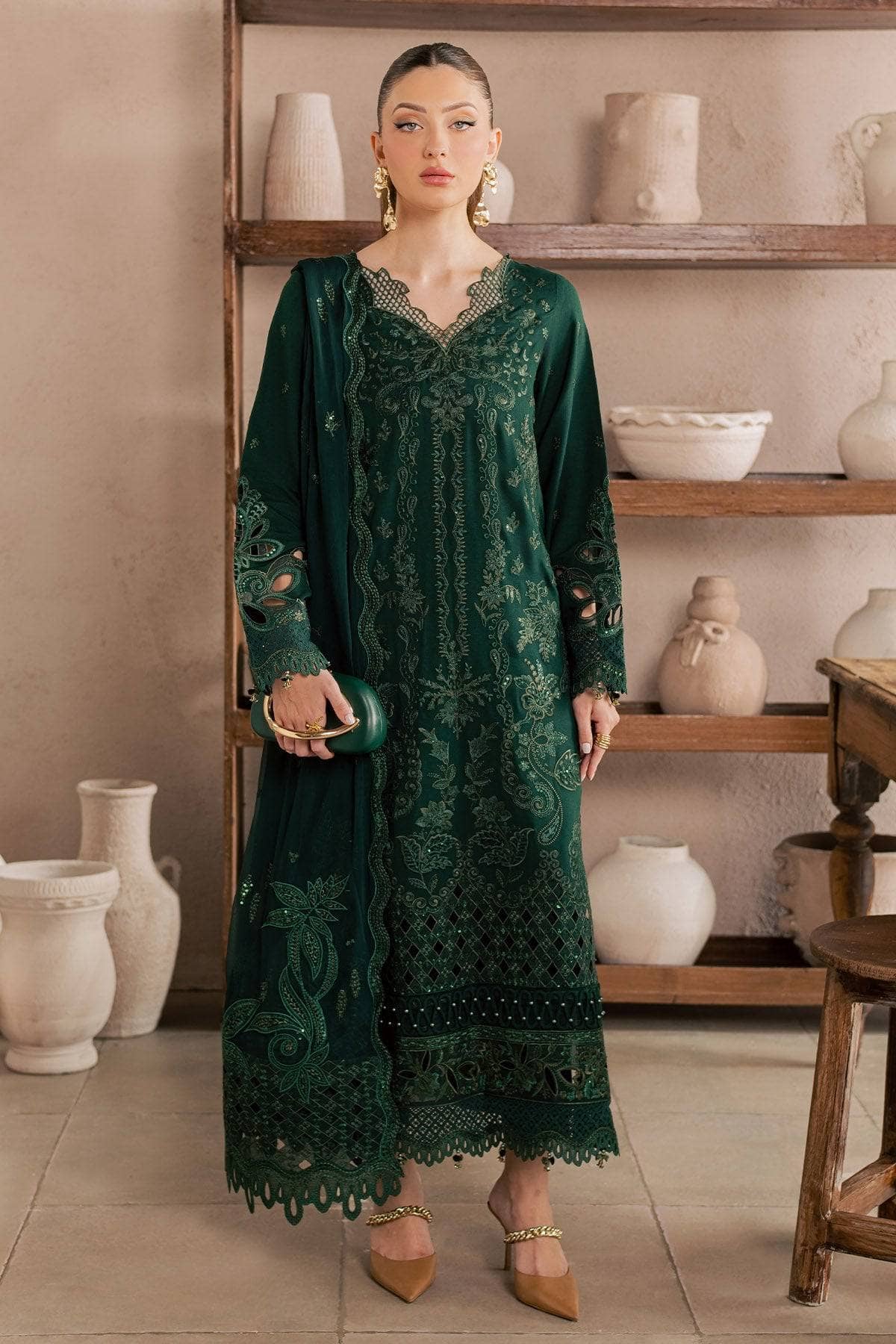 img_nureh_karandi_luxury_winter_formals_awwal_boutique