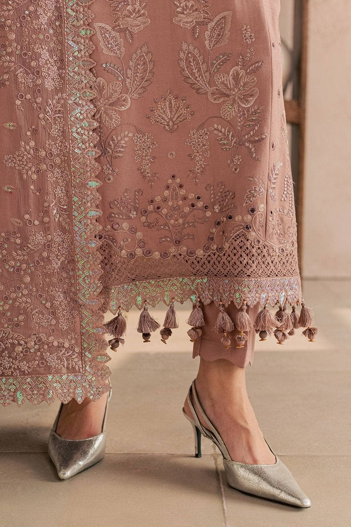 img_nureh_karandi_luxury_winter_formals_awwal_boutique