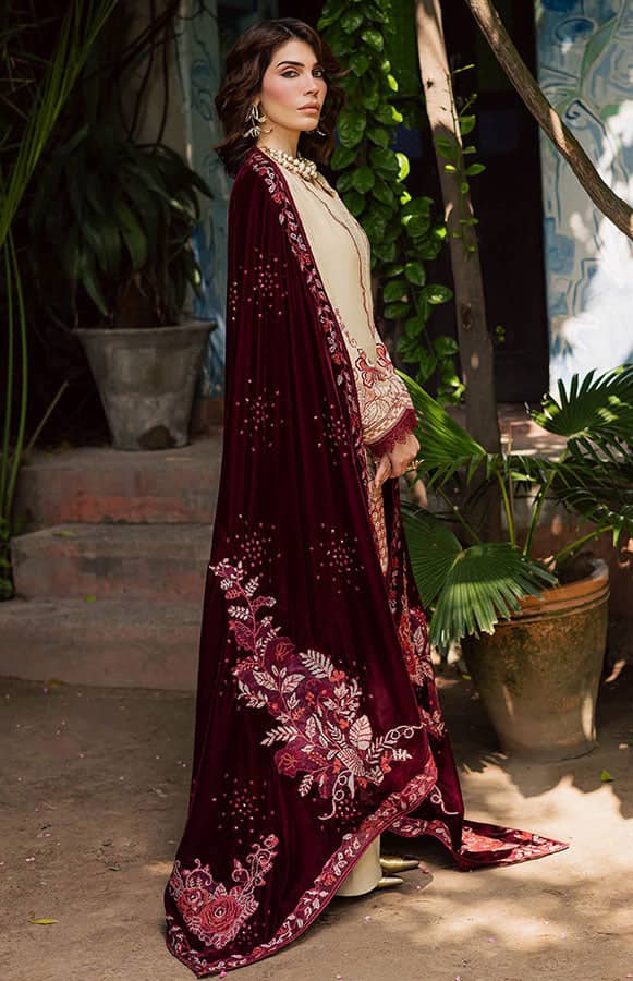 img_nureh_exclsuive_velvet_shawl_awwal_boutique