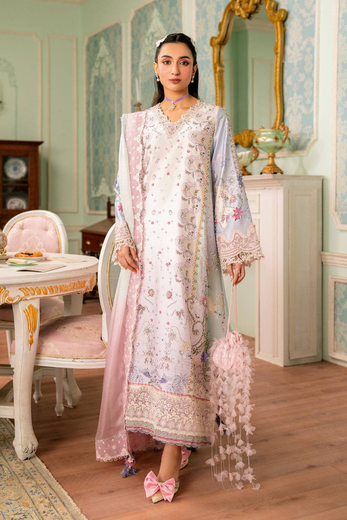 img_qalamkar_luxe_silk_awwal_boutique