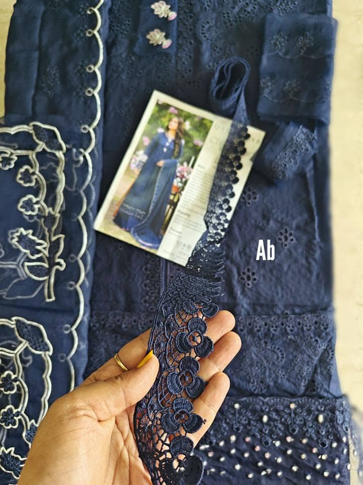 img_open_pic_qalamkar_chikankari_lawn_23_awwal_boutique