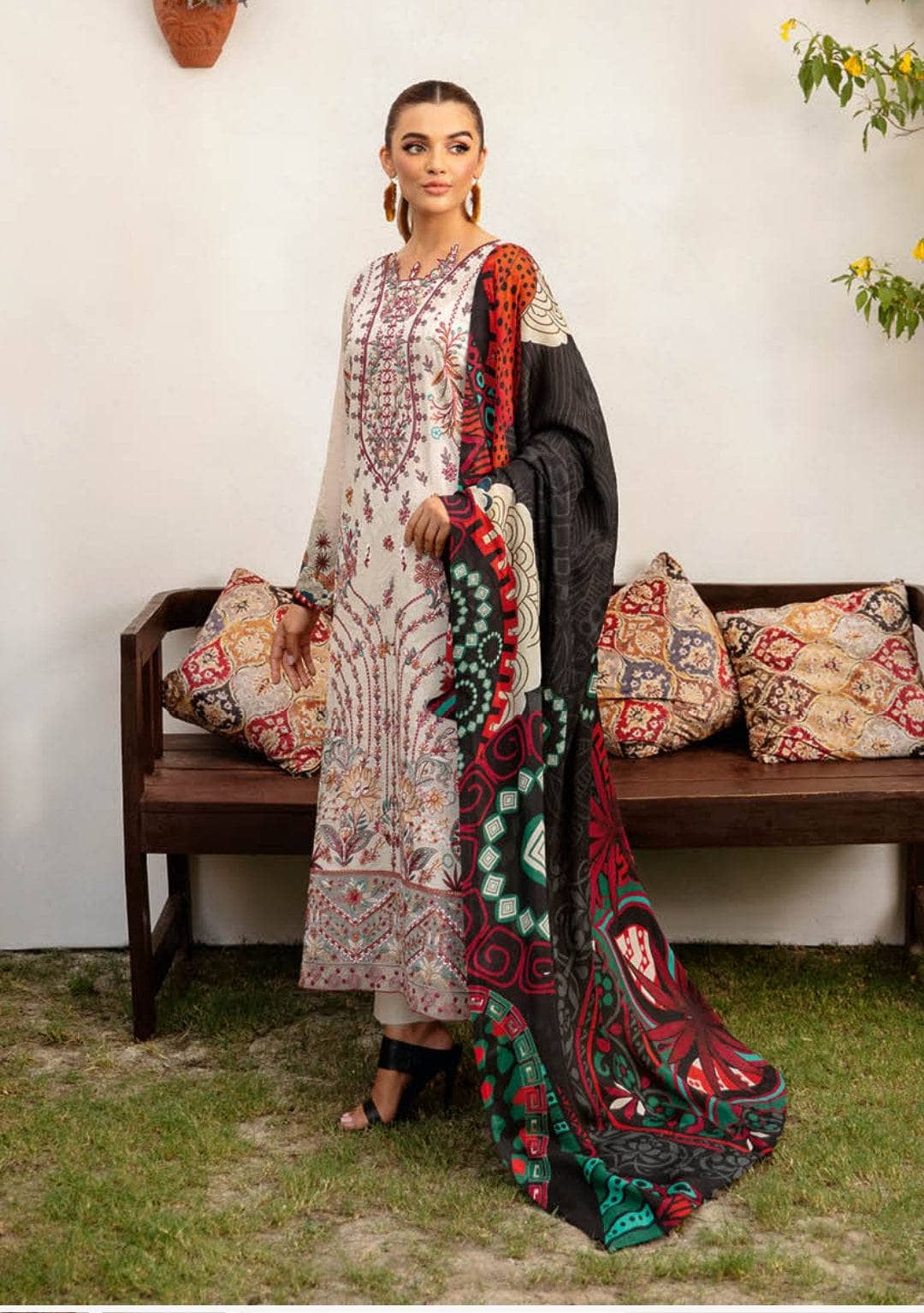 img_ramsha_lawn_vol_11_awwal_boutique