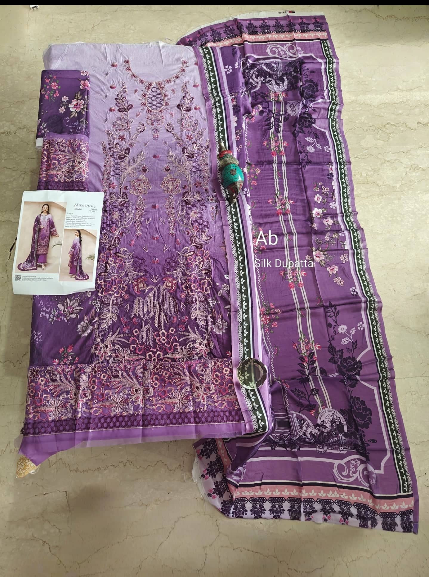 img_open_pic_ramsha_andaz_lawn_23_awwal_boutique