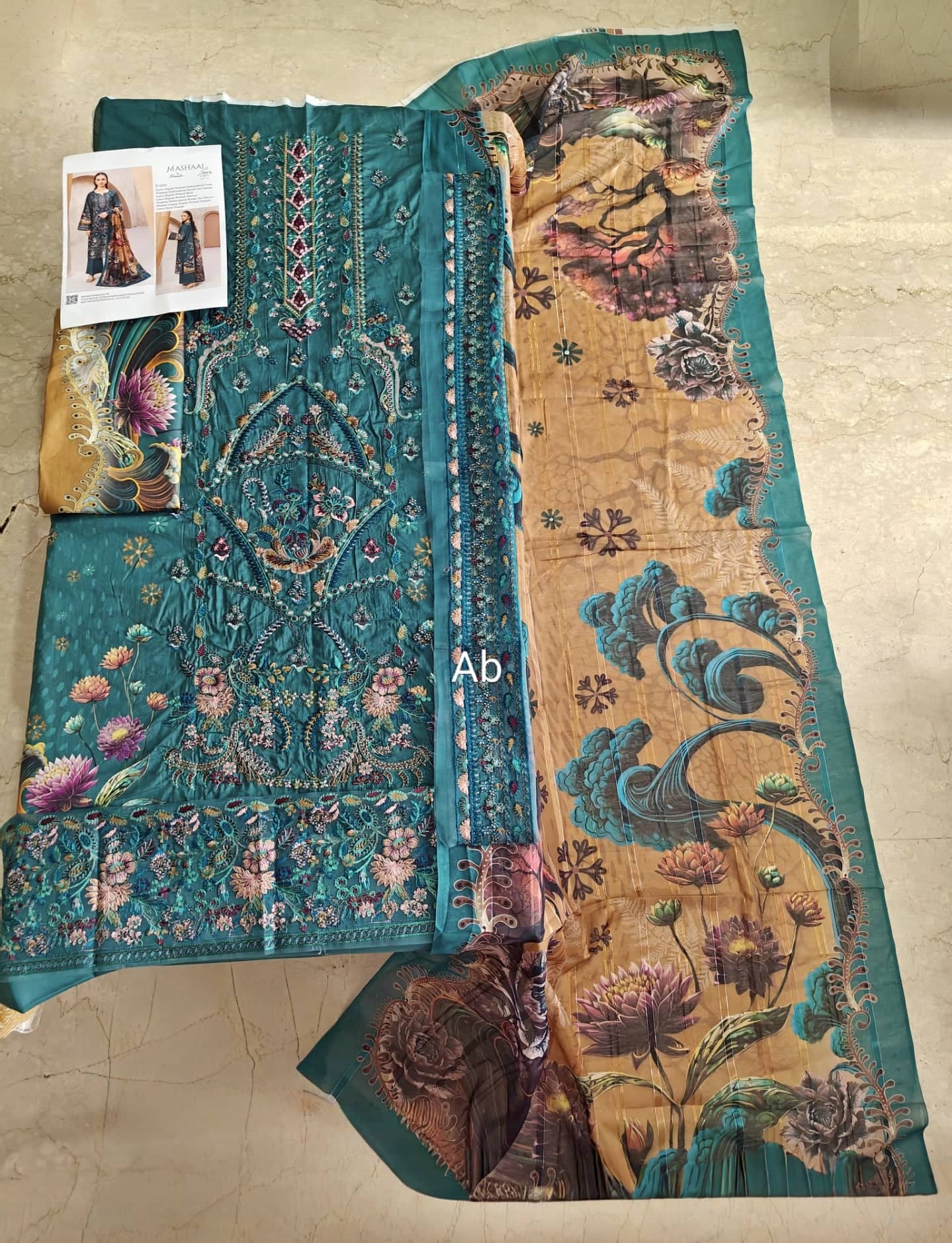 img_open_pic_ramsha_andaz_lawn_23_awwal_boutique