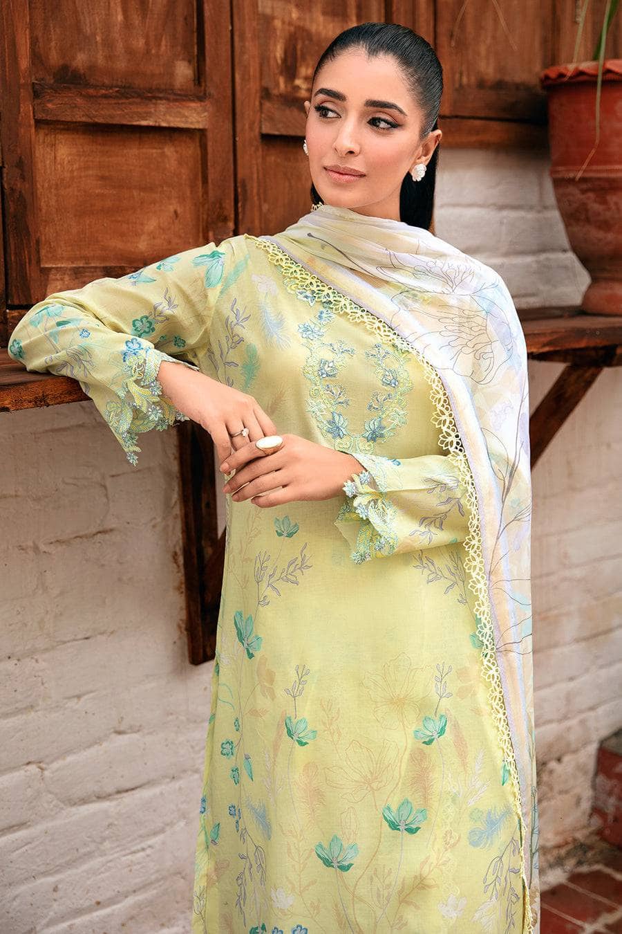 img_ramsha_mashal_lawn_24_awwal_boutique