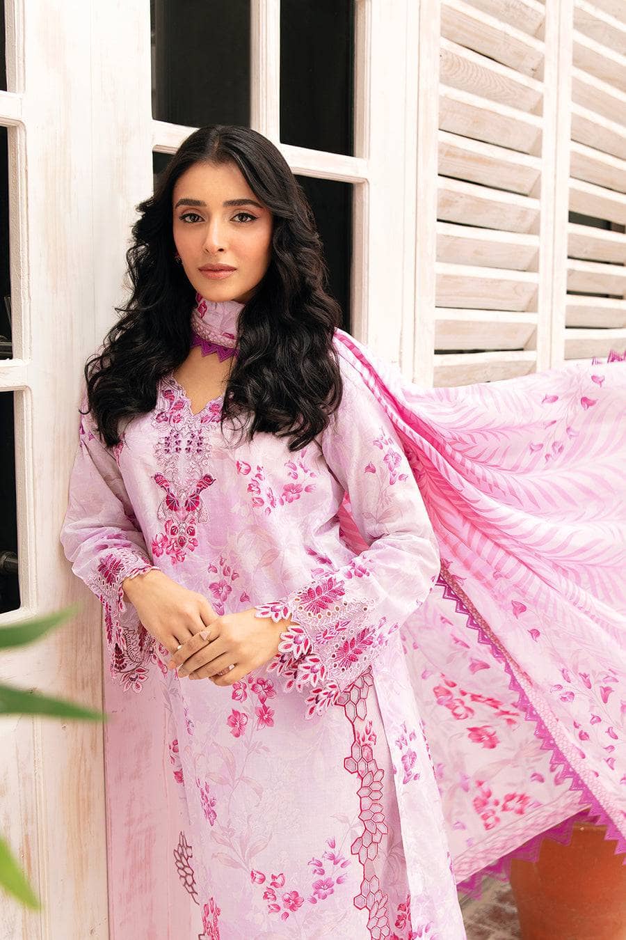 img_ramsha_mashal_lawn_24_awwal_boutique